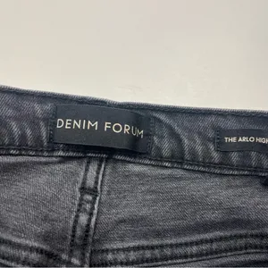 Aritzia Denim Forum Arlo High Rise Straight 28L Womens‎ 26 Waist Faded Black Denim Jean thumbnail 2