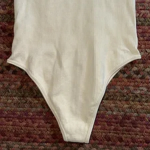 Oqq Cream Seamless One Shoulder Cut Out Bodysuit thumbnail 4