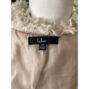 Lulus‎ Faux Fur Coat XS Beige Curly Sherpa Button Front Coat thumbnail 4