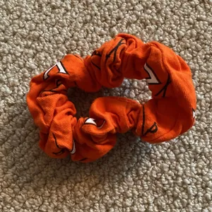 University of Virginia Large Scrunchie Orange Wahoo UVA Hair Tie EUC Clean thumbnail 6