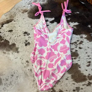 KATE SPADE Shoulder Bow Tie V-Neck One Piece Swimsuit In Surf Pink Size‎ Medium thumbnail 5
