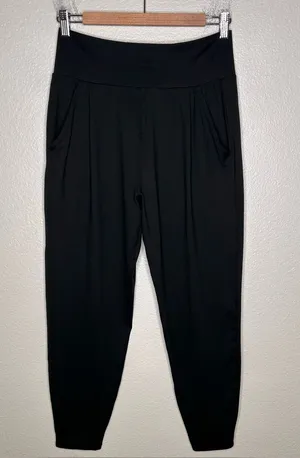 Vuori Lux At Ease/Lux Harem pants black small thumbnail 1