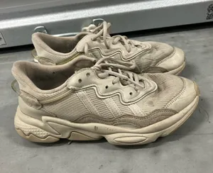 Adidas Originals-Ozweego Taupe Sneakers thumbnail 1