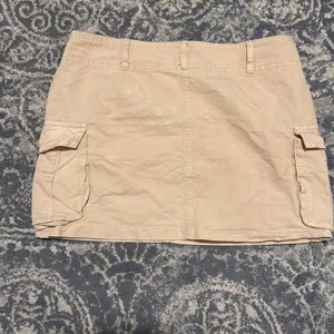 John Galt By PacSun Beige Beverly Cargo Mini Skirt Size Small thumbnail 4