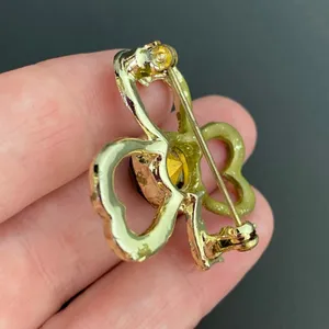 Vintage Gold Tone Shamrock Brooch Pin Green Rhinestone St. Patrick’s Day thumbnail 6