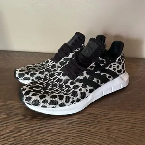 Adidas Swift Run 1.0 Shoes Women’s 8 thumbnail 5