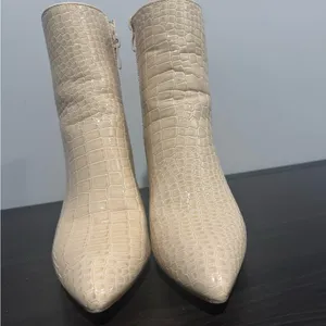 Cowboy TOP Moda Textured Cream Ankle Booties thumbnail 8