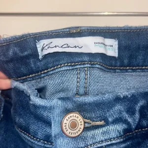 ✨KanCan™ Straight High Rise Ripped Sz 32 Jeans✨ thumbnail 4