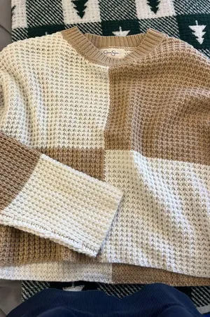 Sweater Multiple Size M thumbnail 1
