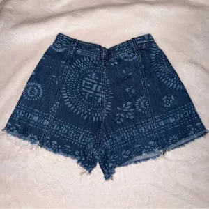 Free People We the Free Amelie Printed A-Line Denim Jean Shorts Size 27 thumbnail 6