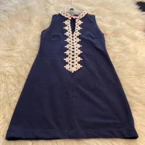 Lilly Pulitzer Dress size XS length 32” bust 30” color navy blue / white embroid thumbnail 9