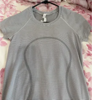 Black and white strip Lululemon swiftly tech thumbnail 1