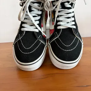 Vans Sk8-Hi Floral Black Hibiscus High Top Sneakers Mens 6 Womens 7.5 721356‎ thumbnail 4