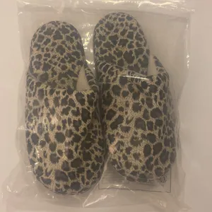 Leopard print slippers Size 6.5 thumbnail 5