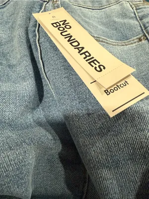 No Boundaries Women’s Light Wash Jeans - Light Blue thumbnail 3