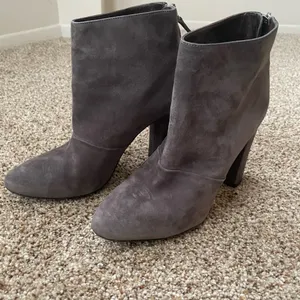 J. Crew Adele Heeled Ankle Boot Suede Leather Size 6 Italian Gray Slouchy Boots thumbnail 2