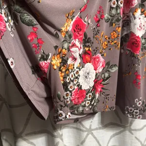 Floral V thumbnail 4