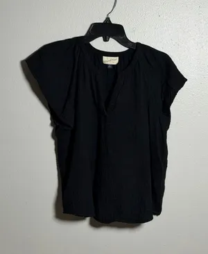 Universal Thread Women‎ Minimalist Black Short Sleeve Split-Neck Blouse size M thumbnail 1