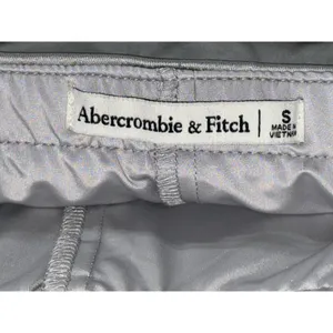 Abercrombie & Fitch Silver Gray Grey Satin Zip Up Mini Skirt Skort Shorts Size S thumbnail 4
