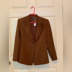 Kittenish Chocolate Brown Button Front Blazer.Quiet Luxury.        Size-Small thumbnail 3
