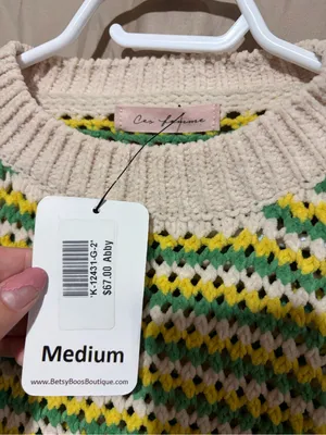 Boutique sweater Size M thumbnail 2