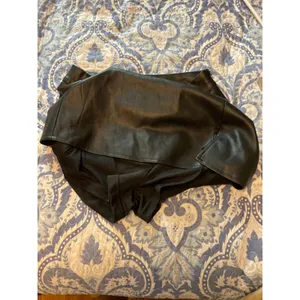 Aeropostale Black Faux Leather Mini Skort Shorts Womens Size XS Extra Small thumbnail 2