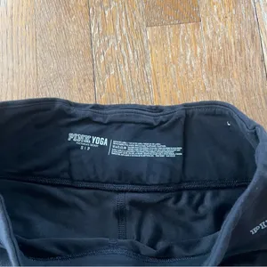 VS PINK black leggings size S thumbnail 3