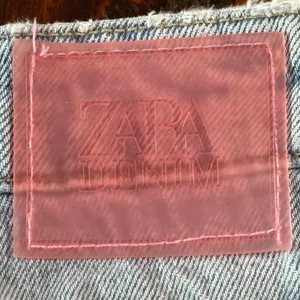 Zara Womens Light Wash High Waisted Wide Leg‎ Raw Hem Denim Jeans Size 4 thumbnail 3