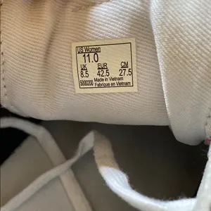 Vans Black and White Classic Sneakers thumbnail 3