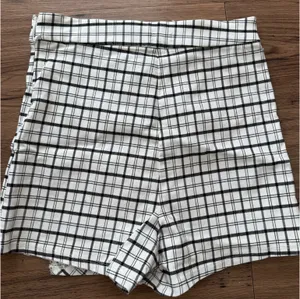 Garage Plaid Skort thumbnail 2