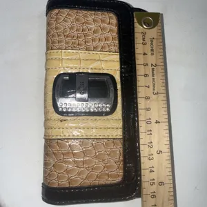 Vintage Guess Tan‎ & White Embossed Leather trifold wallet thumbnail 11
