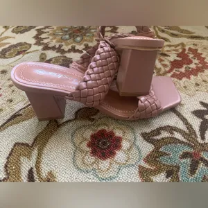 Pink Heels Size 8 thumbnail 3