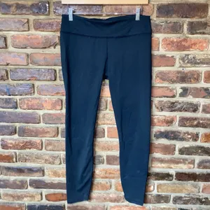 Fabletics Black Define Mid-Rise 7/8 Activewear Leggings Women's Size Medium thumbnail 2