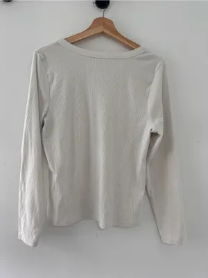 Old Navy White Ribbed V-Neck Long Sleeve Top XL Minimalist Clean Girl Casual thumbnail 2
