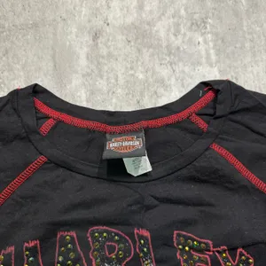 Harley Davidson Y2k Skull Graphic Black & Red Shirt thumbnail 4