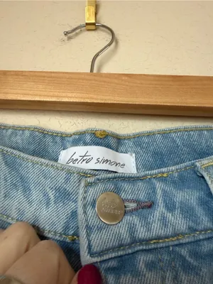Betro Simone Size 30 High Rise Mom Jeans Light Wash Distressed 100% Cotton thumbnail 3