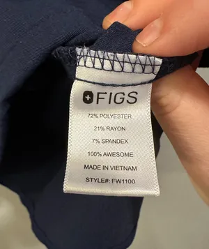 FIGS Casma Three Pocket Scrub Top PO 1518 Navy thumbnail 10
