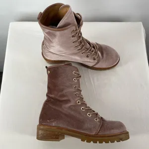 Stuart Weitzman Metermaid‎ Velvet Combat Boots in Candy Pink Size 7.5 thumbnail 4