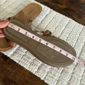 Soda Strappy Flat Sandals Size 10 Tan Brown Toe‎ Loop Slip On Boho Summer Shoes thumbnail 4
