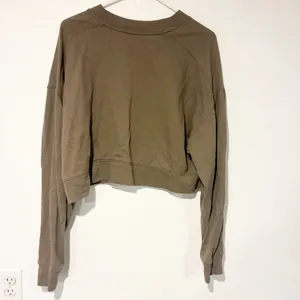 Nuuds‎ Size Large Olive Cropped Crewneck Pullover Sweatshirt thumbnail 5