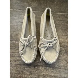 Minnetonka Slipper Kilty Women's Size 7 Beige Leather Breathable Comfort thumbnail 2