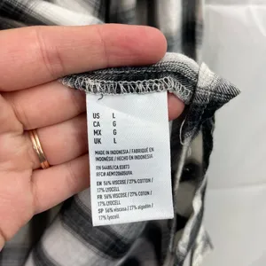 EUC American Eagle women’s black white‎ plaid relaxed boyfriend fit button shirt thumbnail 5