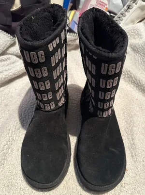 UGG Classic Short Boot thumbnail 2
