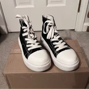 SHEIN Women's Casual Lace-up High Top Canvas Shoes thumbnail 3