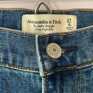 Abercrombie & Fitch Long Ankle Straight Ultra High Rise Jeans Women size 4 / 27 thumbnail 2