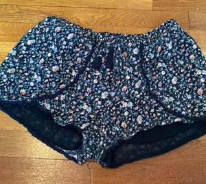 American Eagle Floral shorts thumbnail 1