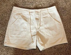 Vince cream pocket shorts thumbnail 1