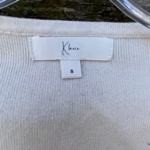 Klesis size S cropped ruched sides knit top polka dot thumbnail 5
