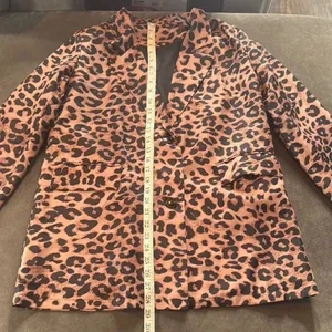 Women’s Lightweight Leopard Print 2 Piece Pant Suit Set Size M NEW thumbnail 8
