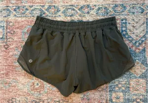 Lululemon Hotty Hot Shorts 2.5" Low-Rise Army Green thumbnail 2